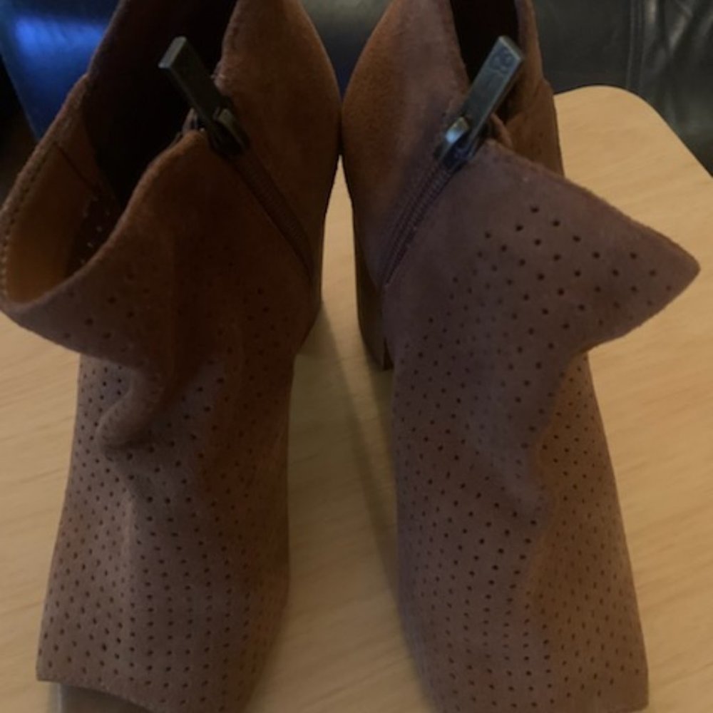 Jessica Simpson Size 8.5M Cognac Color
